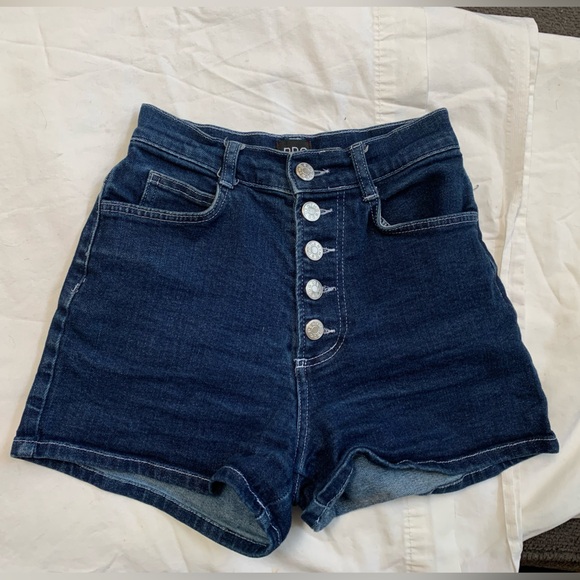 Urban Outfitters BDG Denim High Rise Jean Shorts With Button Fly 🌴 - Picture 4 of 8